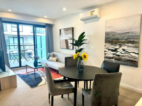 Modern 2BR Apt in Clayton Free Parking